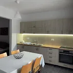 Ili's Apartment, Daire *