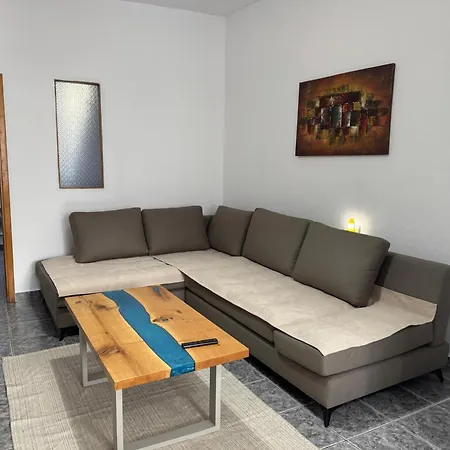 Ili's Apartment, Daire *