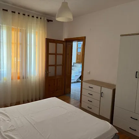 Ili's Apartment, *