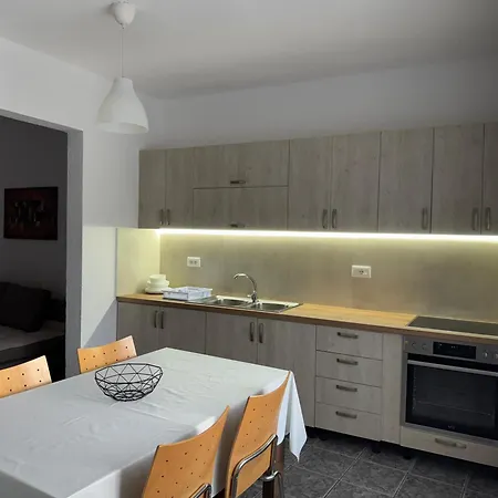 Ili's Apartment, Daire *