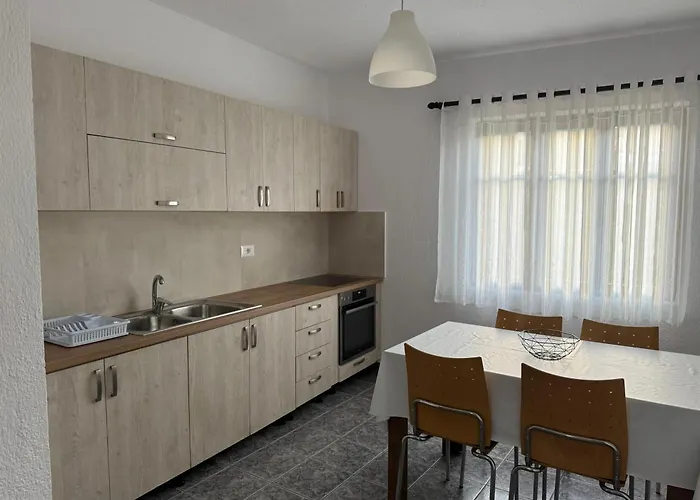 דירה Ili's Apartment,